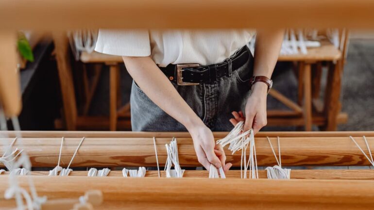 Artisanat contemporain : 7 créateurs qui redéfinissent le métier