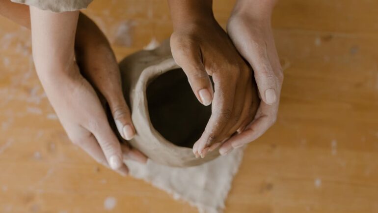 Ateliers de création participative : transformer l'engagement en art