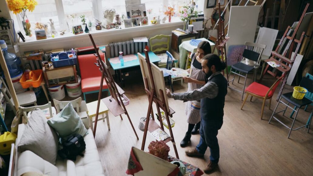 La création artistique en communauté transforme les artistes isolés