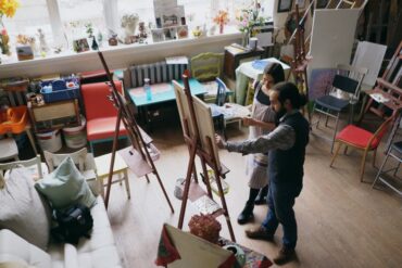 La création artistique en communauté transforme les artistes isolés