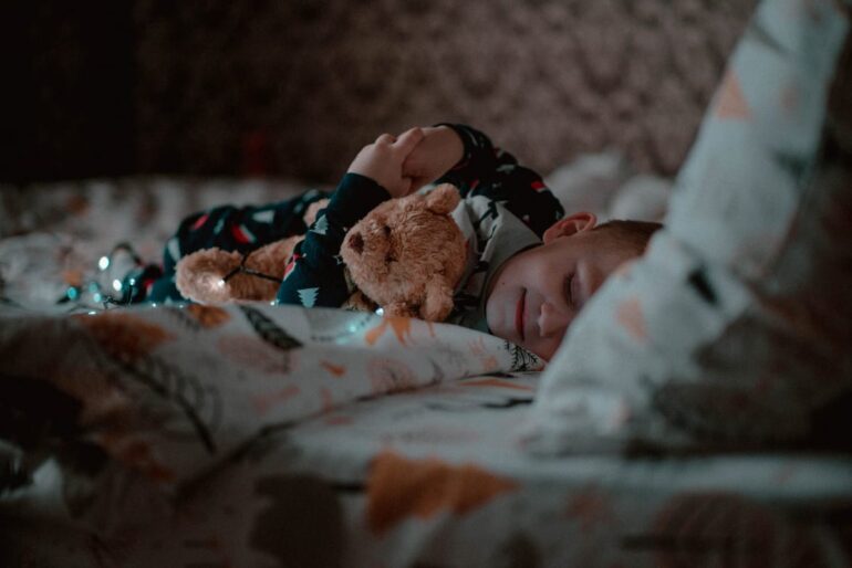 Comment les veilleuses peuvent-elles améliorer le sommeil de votre bébé ?